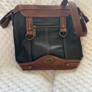 b.o.c Juntera Charging Crossbody
Bag